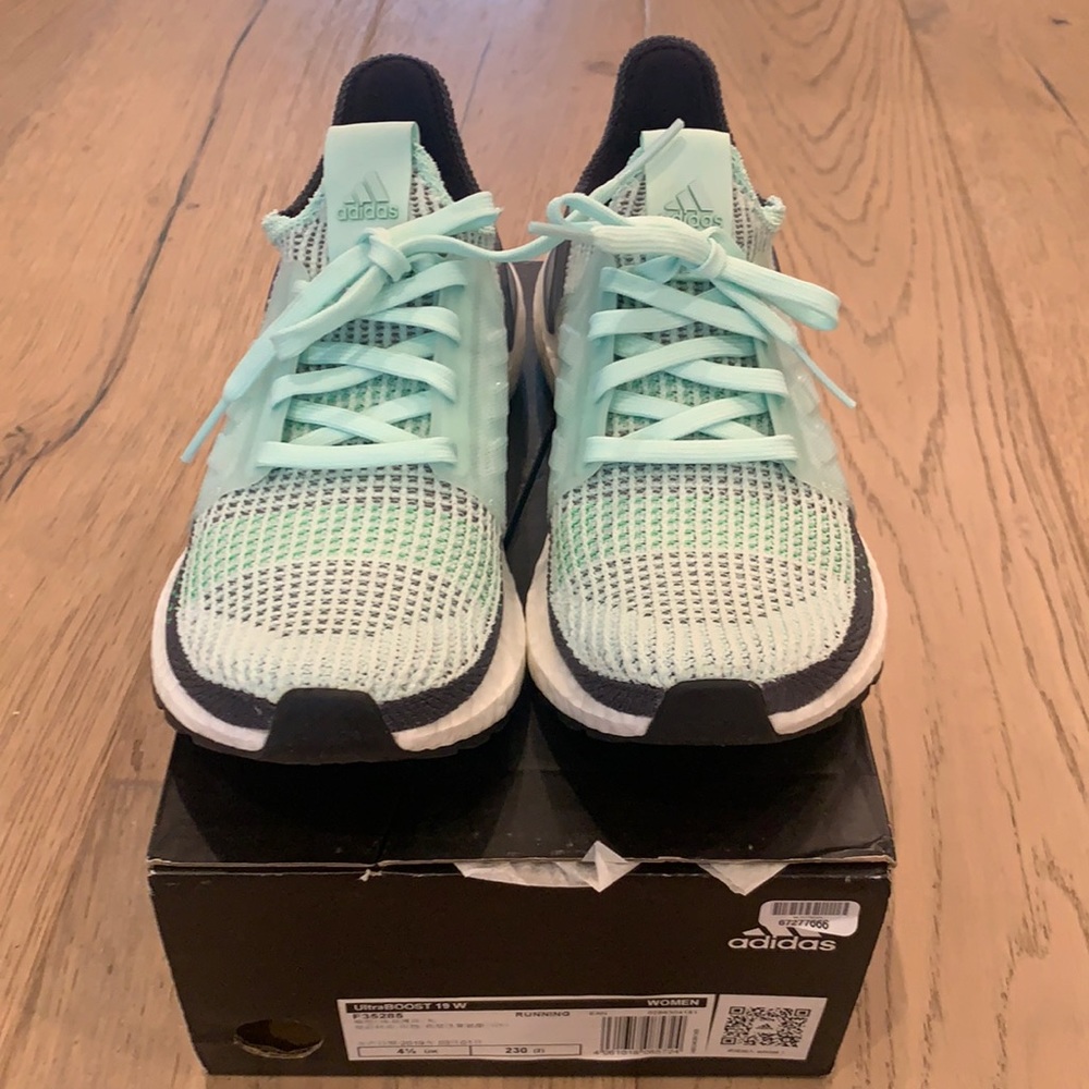 Brand new Adidas UltraBOOST size 6